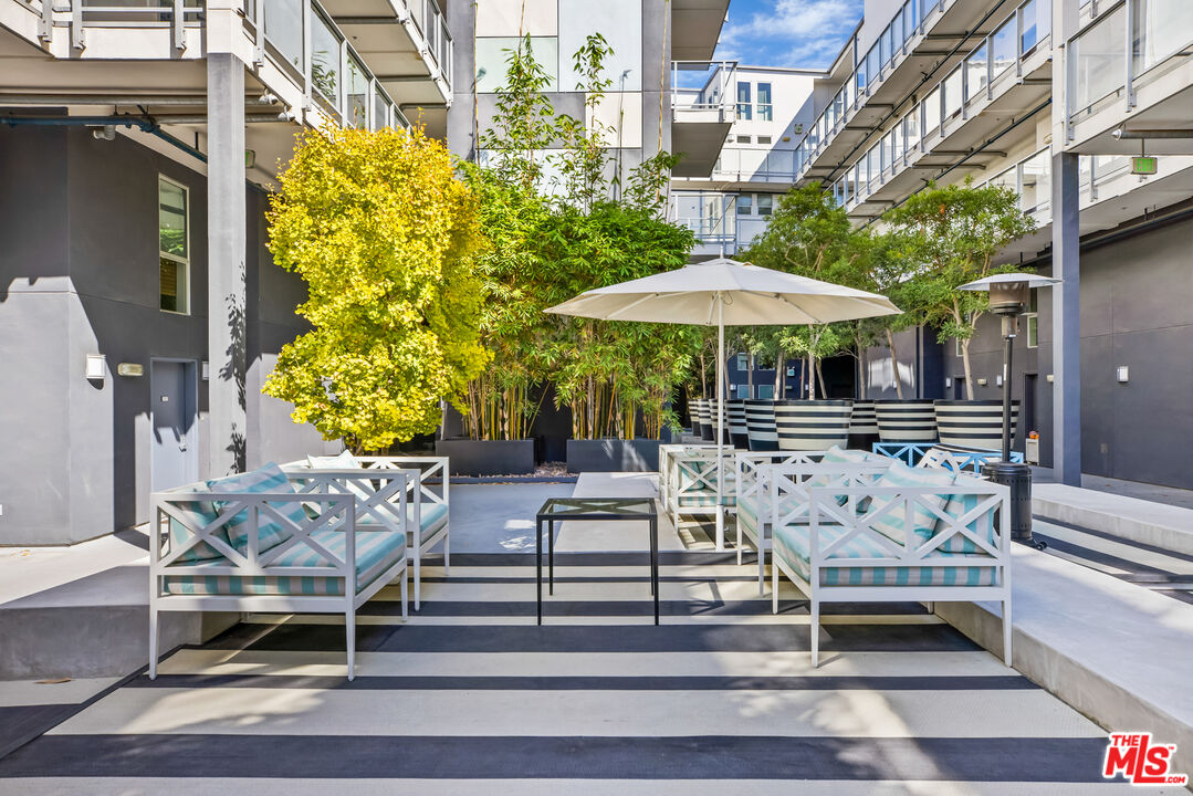 4215 Glencoe Ave Unit: 102