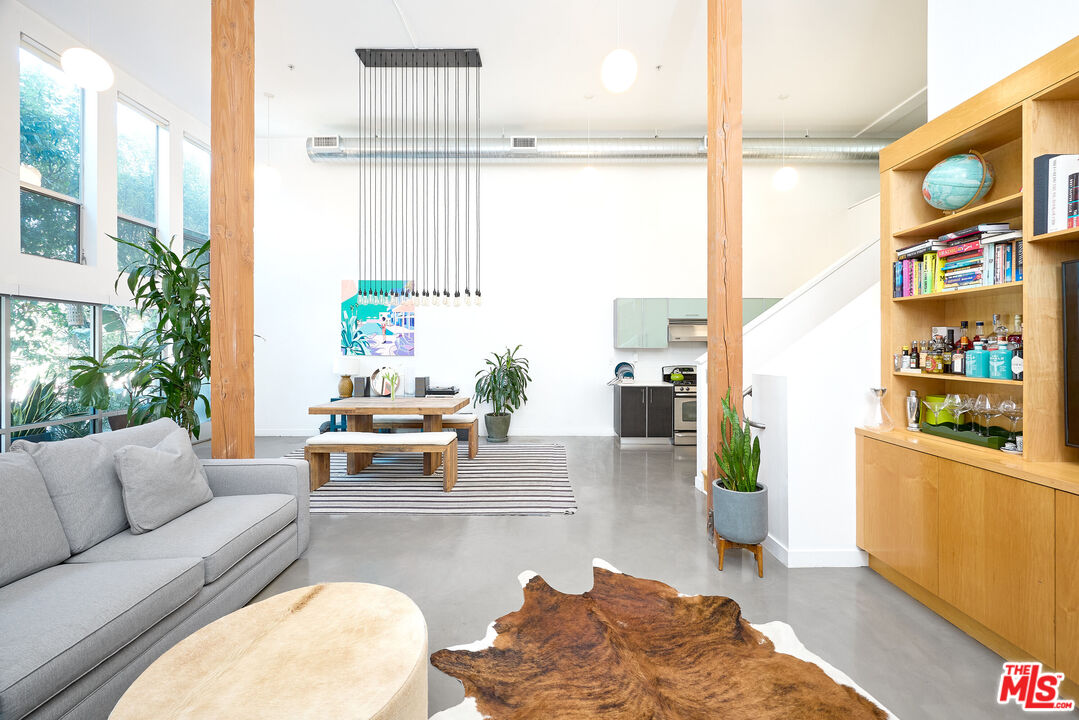 4215 Glencoe Ave Unit: 102