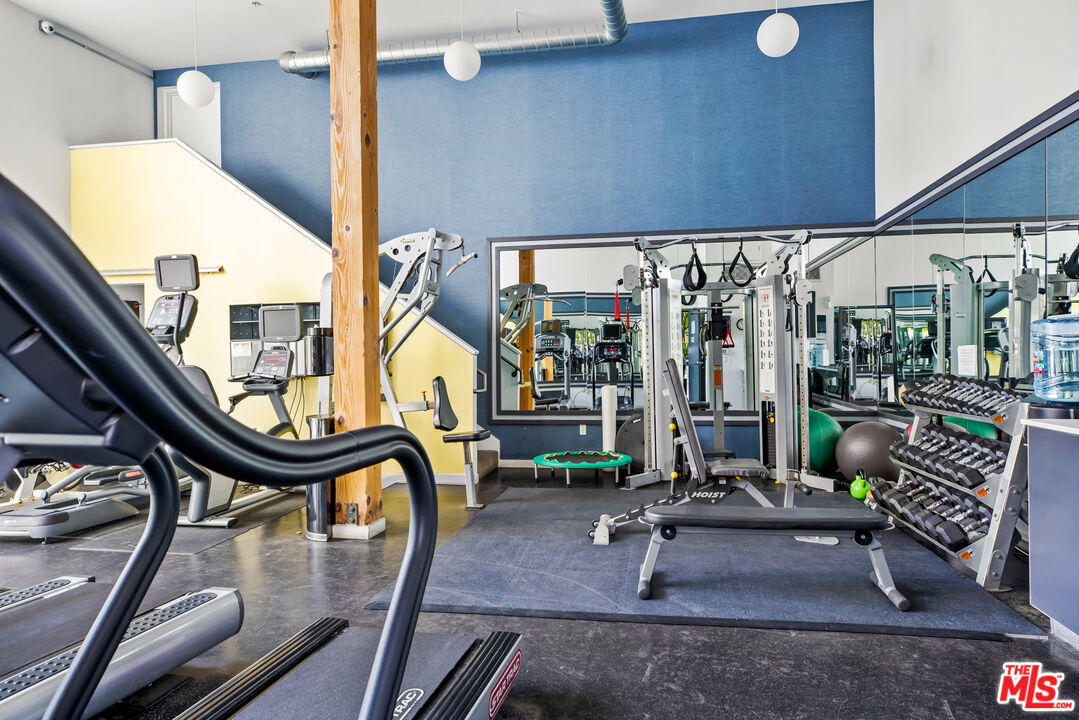 4215 Glencoe Ave Unit: 102