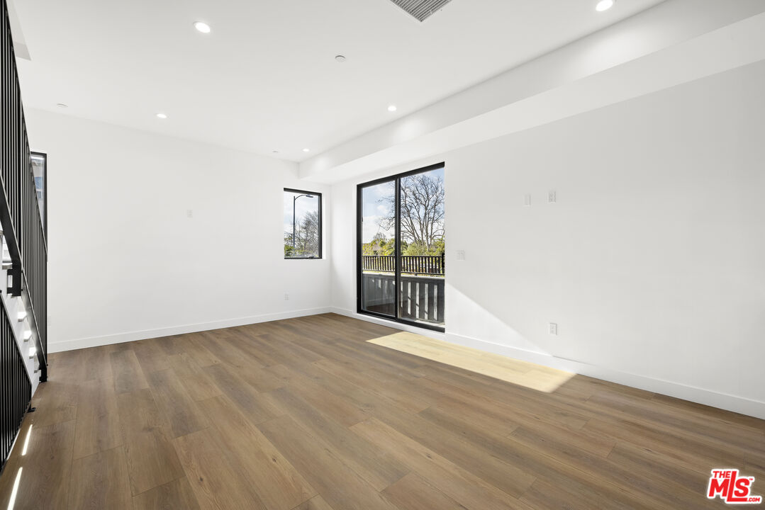 3856 Beethoven St Unit: 1/2