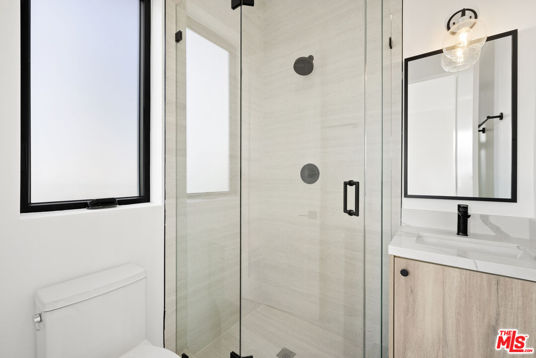 3856 Beethoven St Unit: 1/2