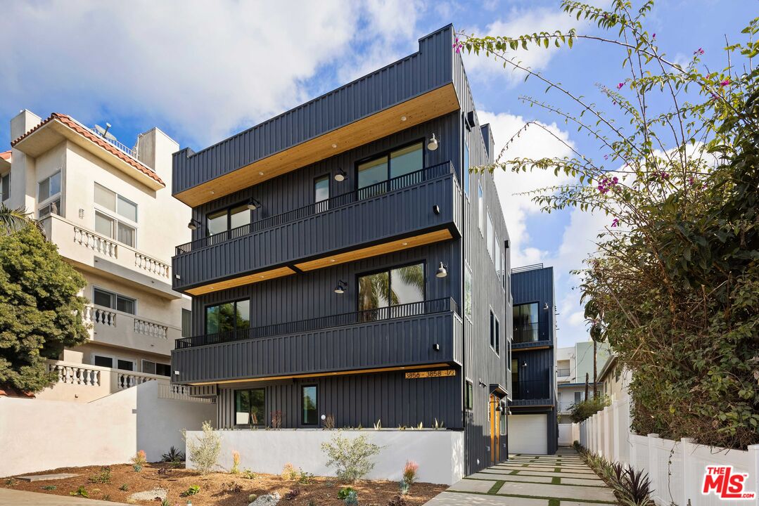 3856 Beethoven St Unit: 1/2