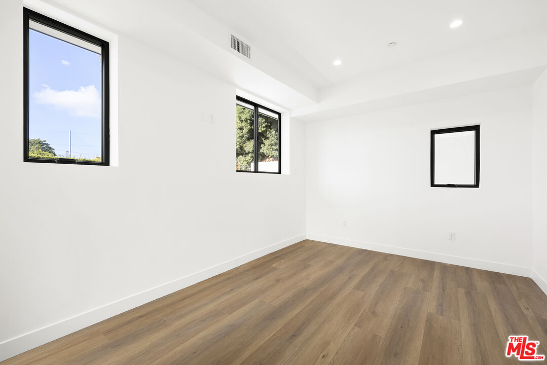 3856 Beethoven St Unit: 1/2