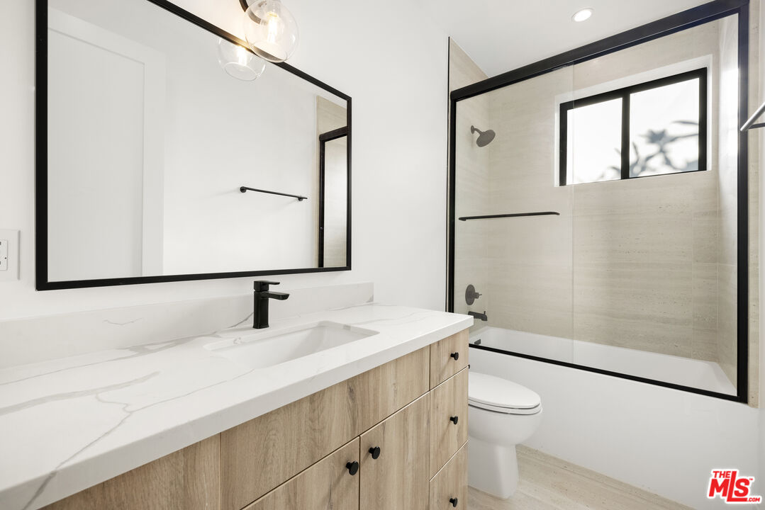 3856 Beethoven St Unit: 1/2