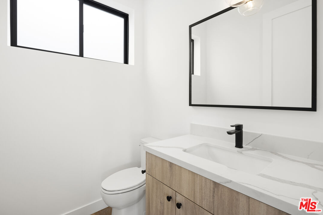 3856 Beethoven St Unit: 1/2