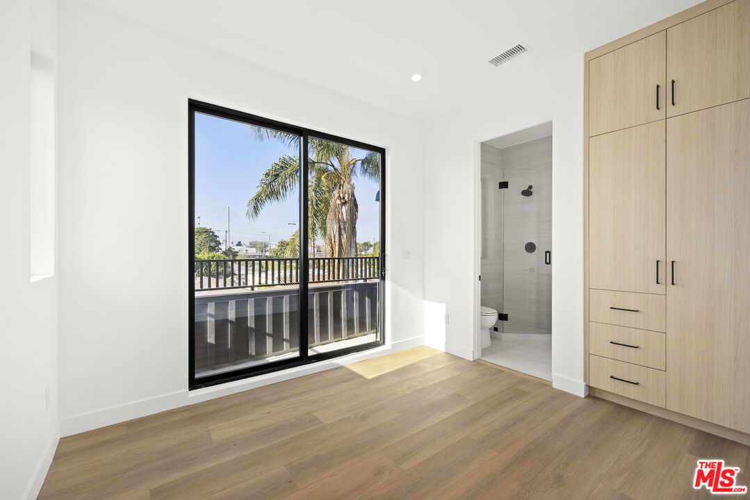 3856 Beethoven St Unit: 1/2