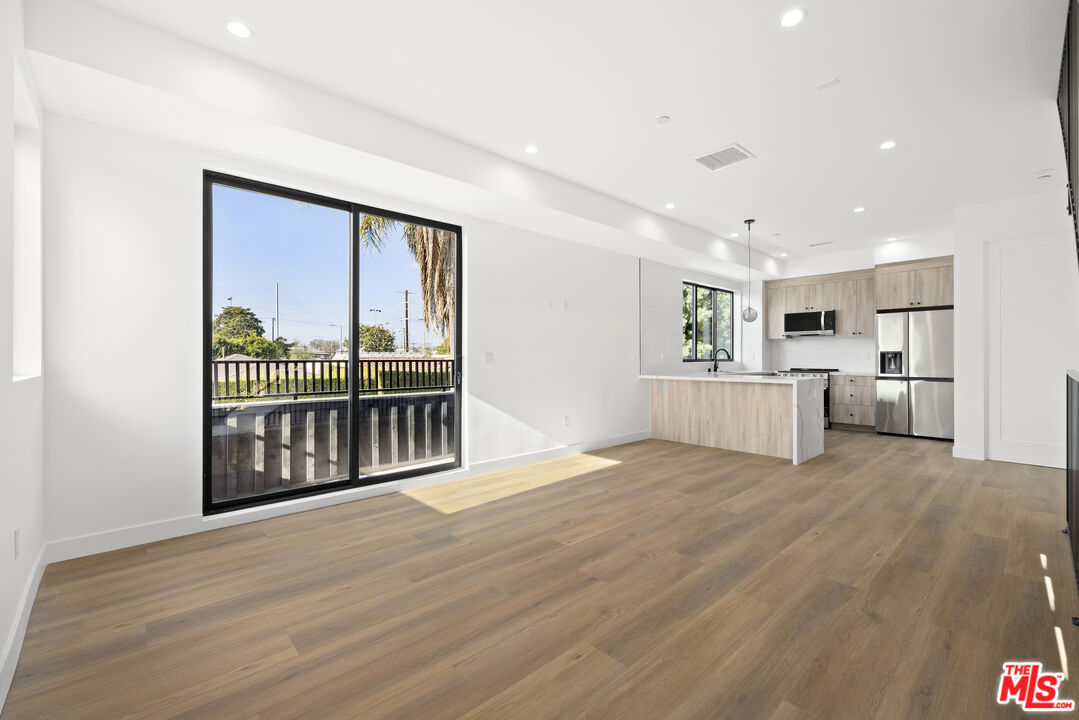 3856 Beethoven St Unit: 1/2