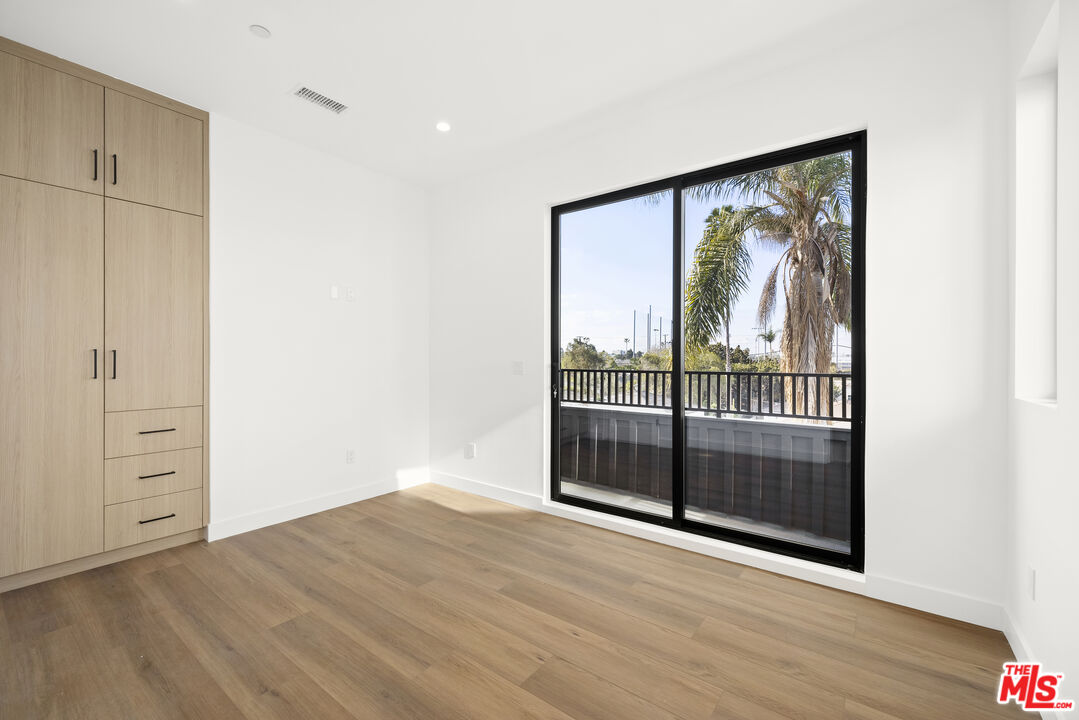 3856 Beethoven St Unit: 1/2