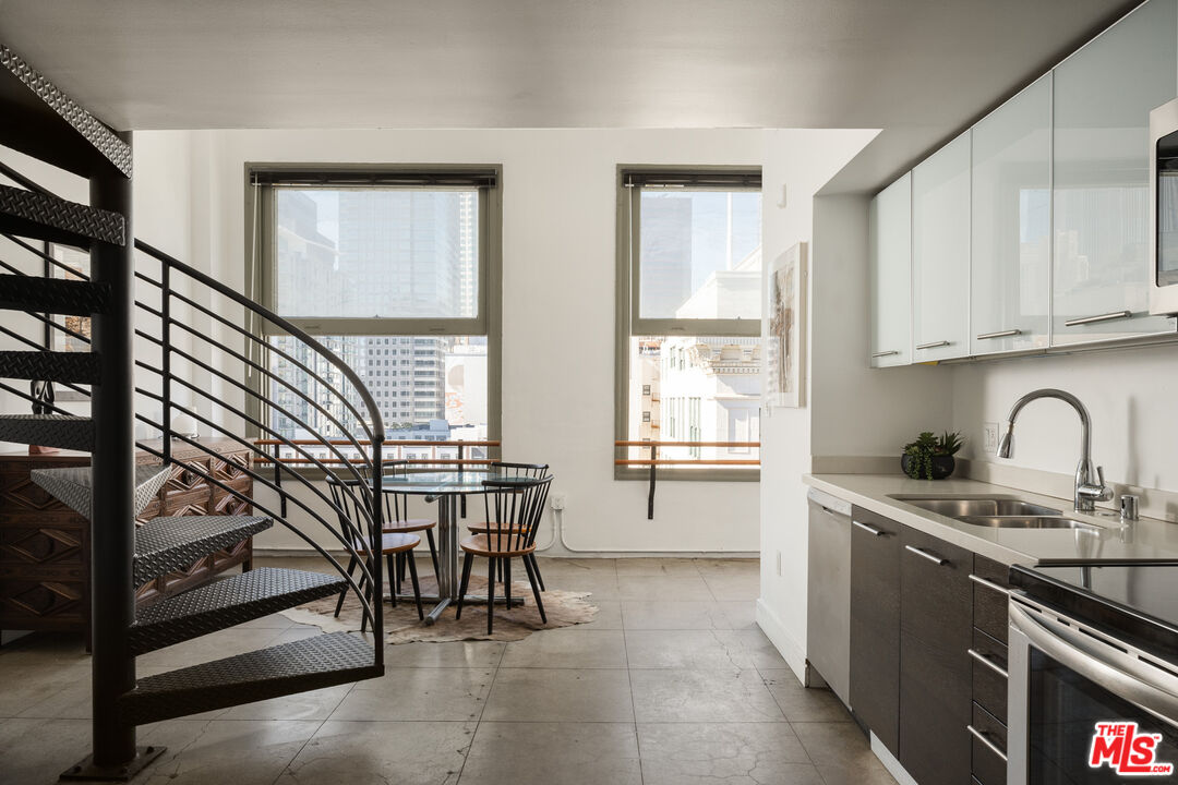 424 S Broadway