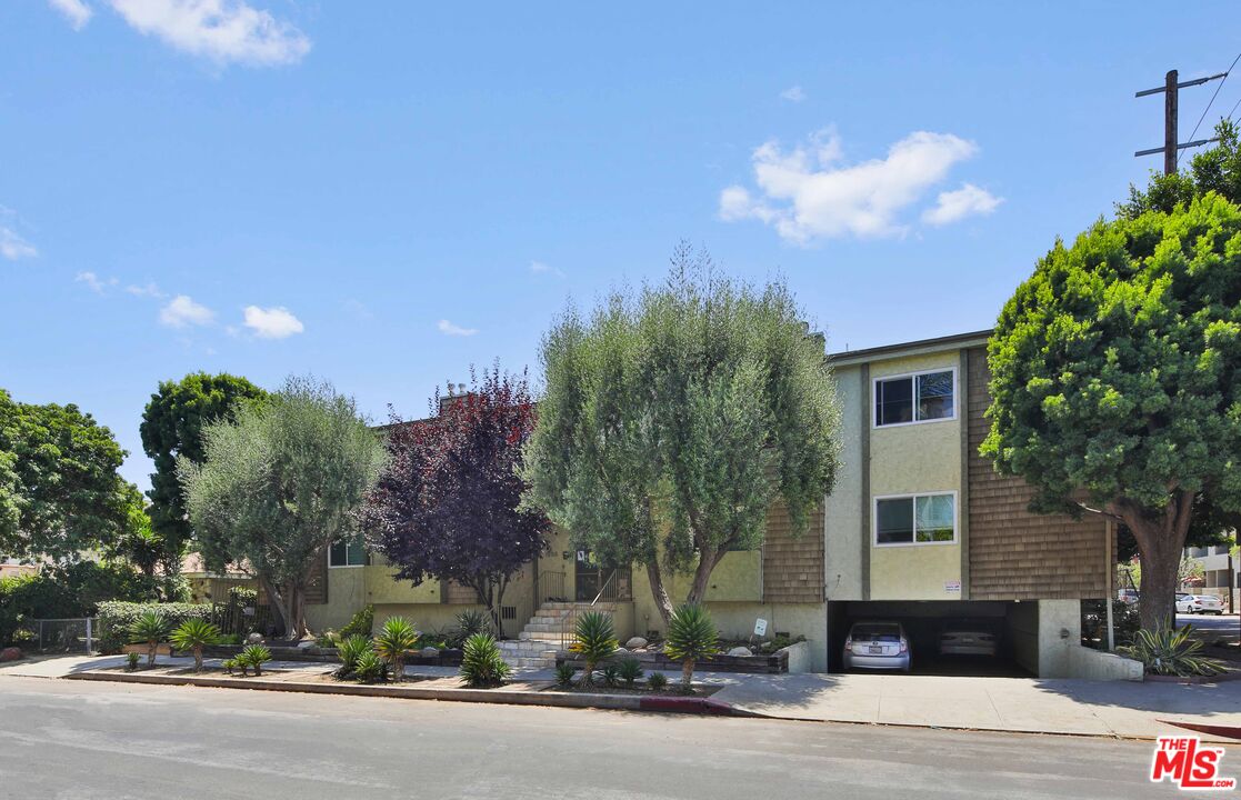 1605 Armacost Ave Unit: 101