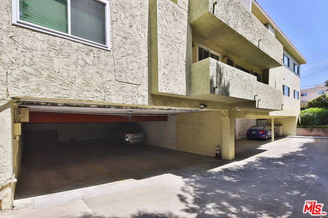 1605 Armacost Ave Unit: 101