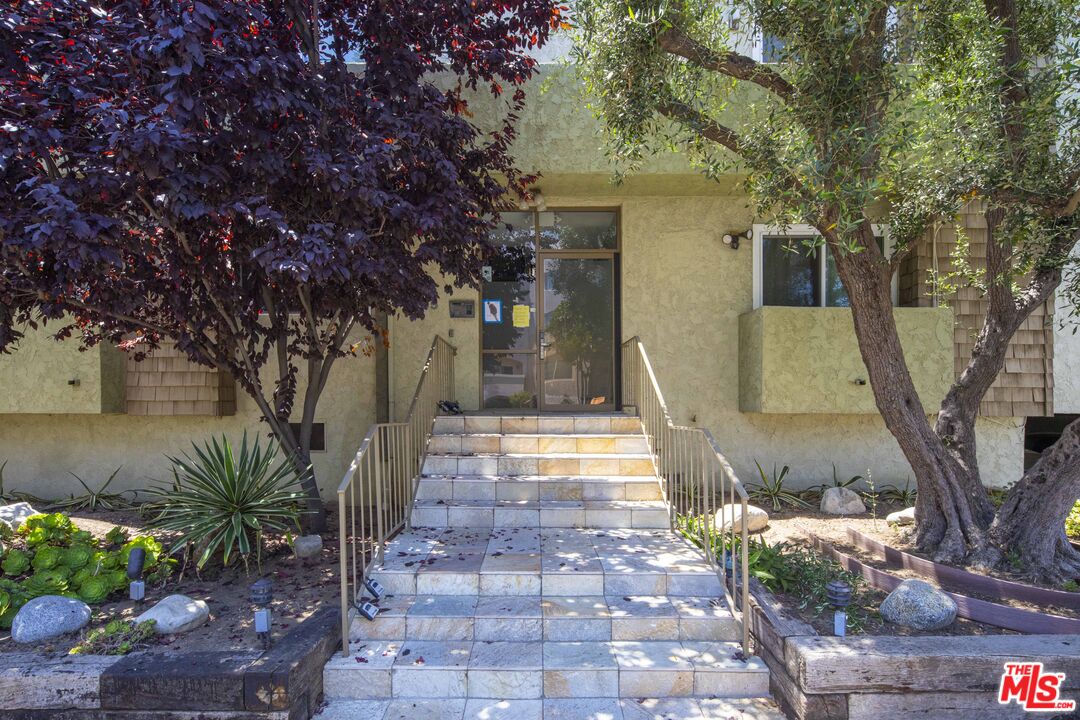 1605 Armacost Ave Unit: 101