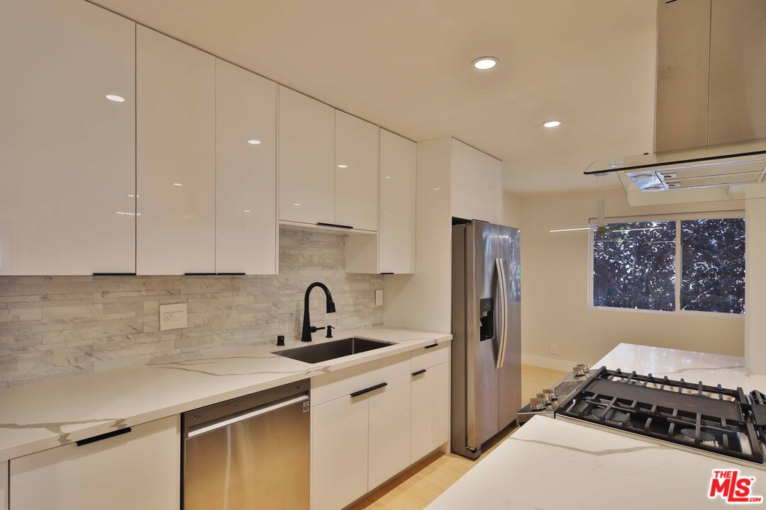 1605 Armacost Ave Unit: 101