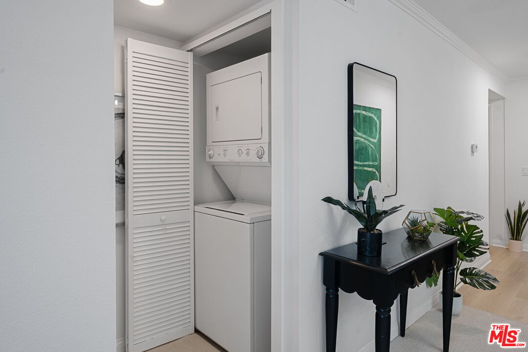 21550 Burbank Blvd Unit: 207