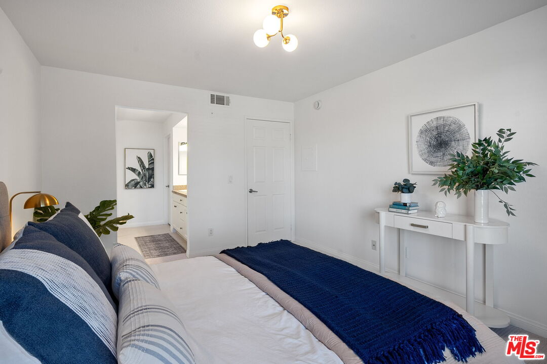 21550 Burbank Blvd Unit: 207