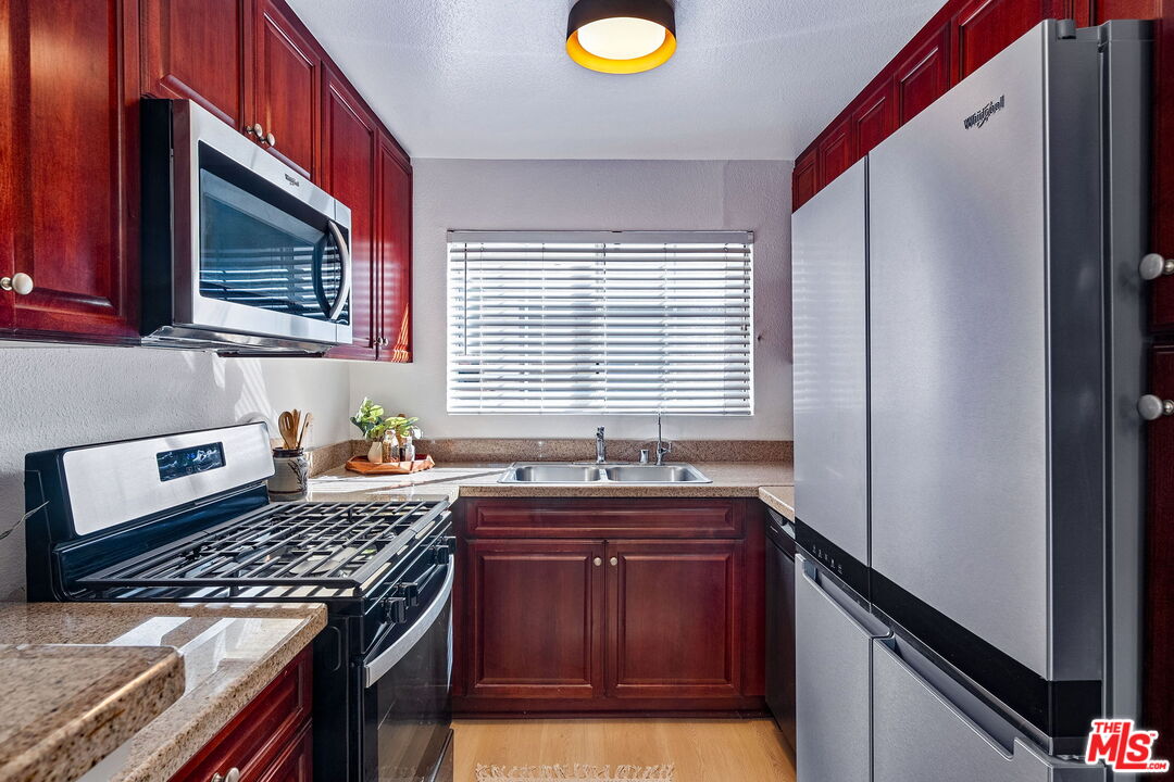 21550 Burbank Blvd Unit: 207