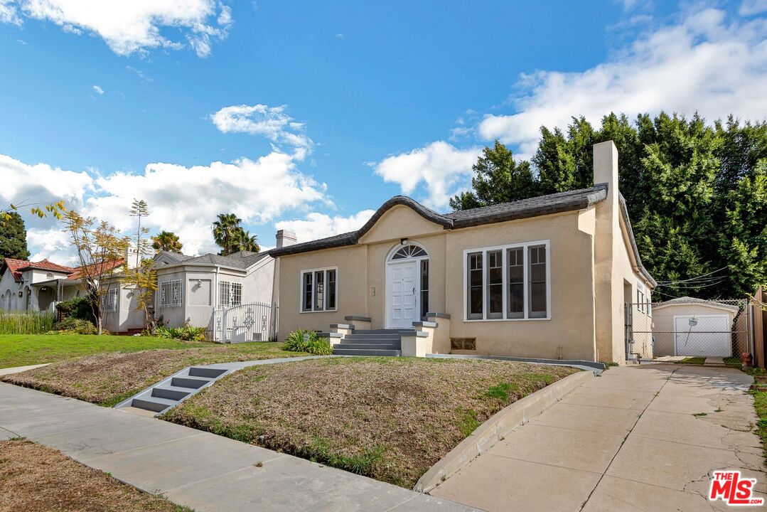 932 S Plymouth Blvd