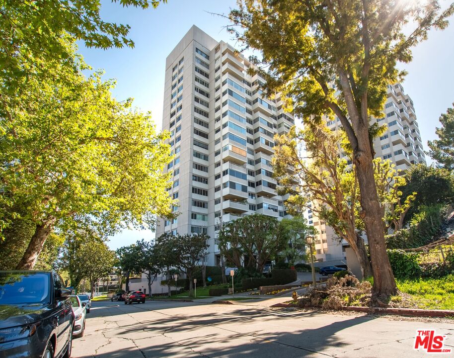 875 Comstock Ave Unit: 14B