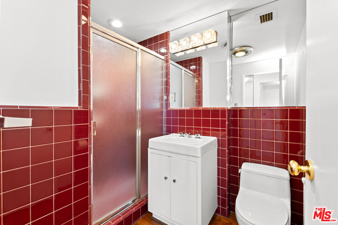 875 Comstock Ave Unit: 14B