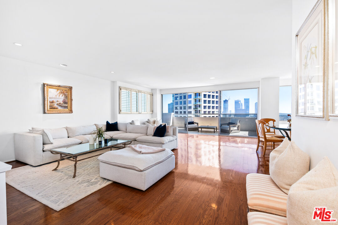 875 Comstock Ave Unit: 14B