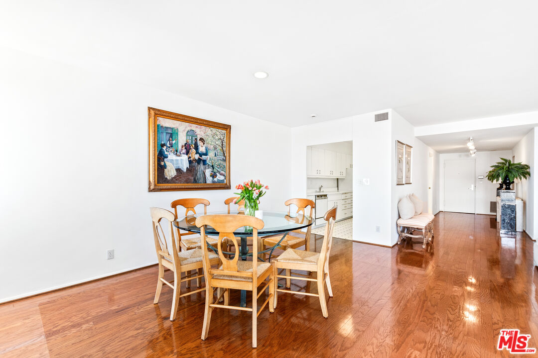 875 Comstock Ave Unit: 14B