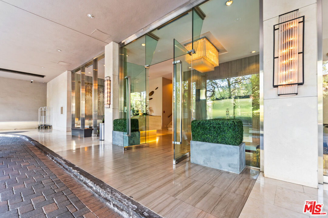 875 Comstock Ave Unit: 14B