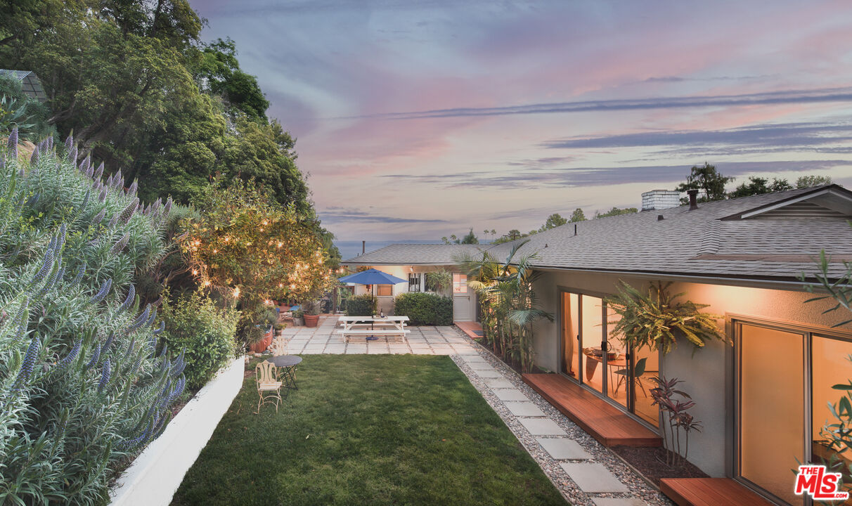 8877 Sunset Crest Pl