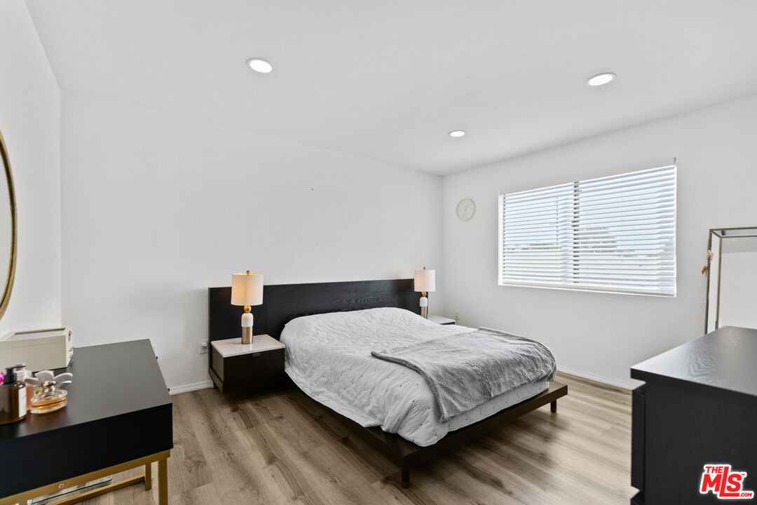 14500 Van Nuys Blvd Unit: 46