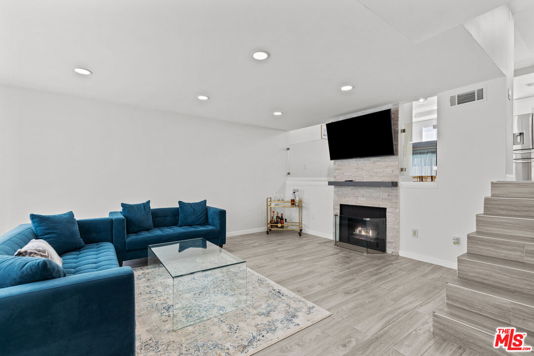 14500 Van Nuys Blvd Unit: 46