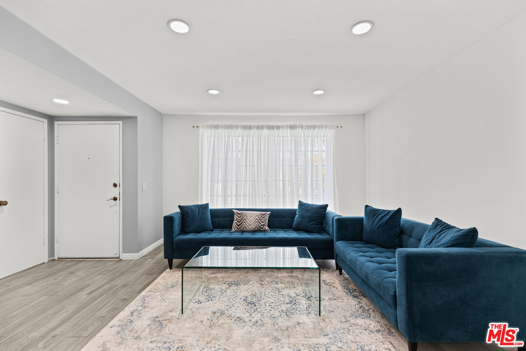 14500 Van Nuys Blvd Unit: 46