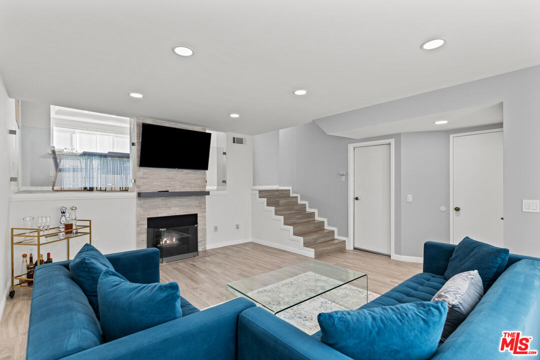 14500 Van Nuys Blvd Unit: 46