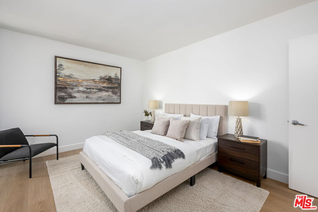 1015 N Kings Rd Unit: 302