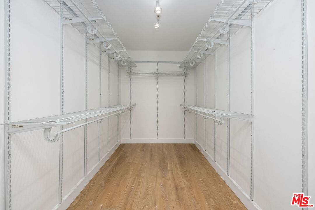 1015 N Kings Rd Unit: 302