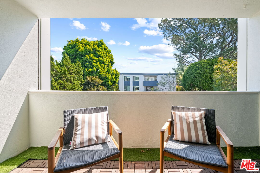 1015 N Kings Rd Unit: 302