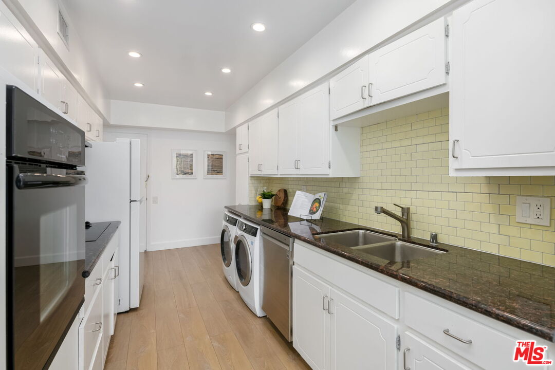 1015 N Kings Rd Unit: 302