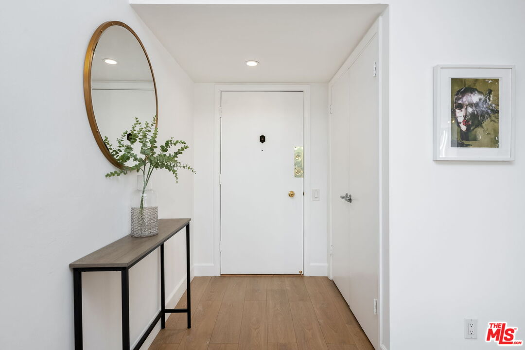 1015 N Kings Rd Unit: 302