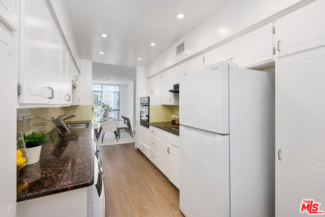 1015 N Kings Rd Unit: 302