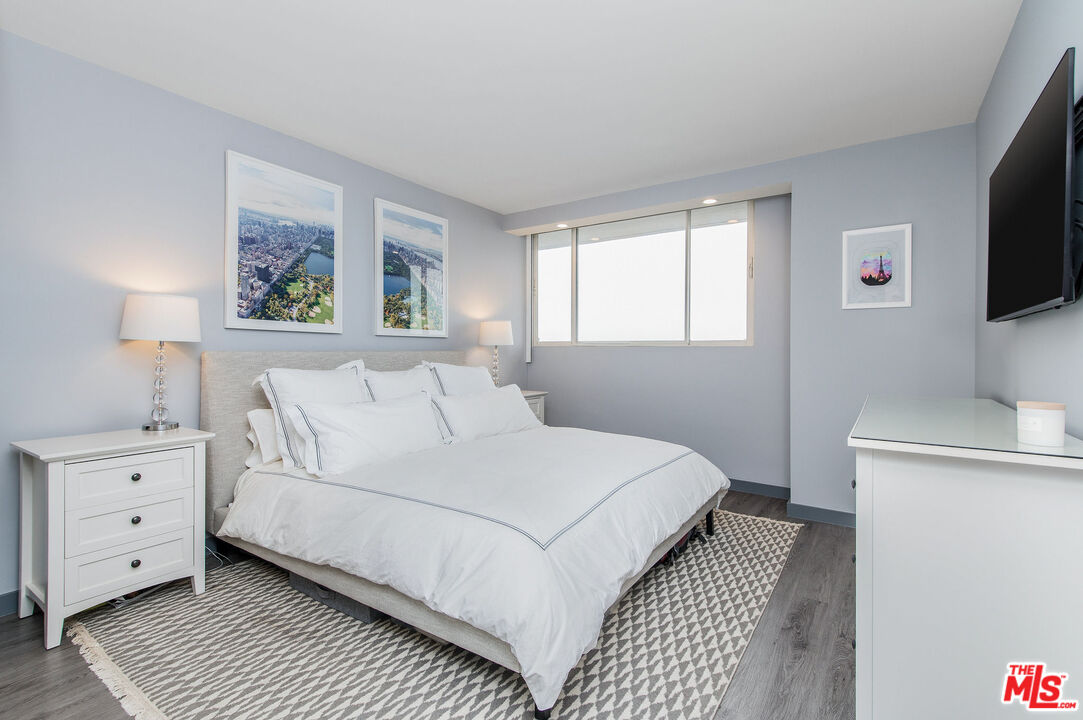 8787 Shoreham Dr Unit: 1110