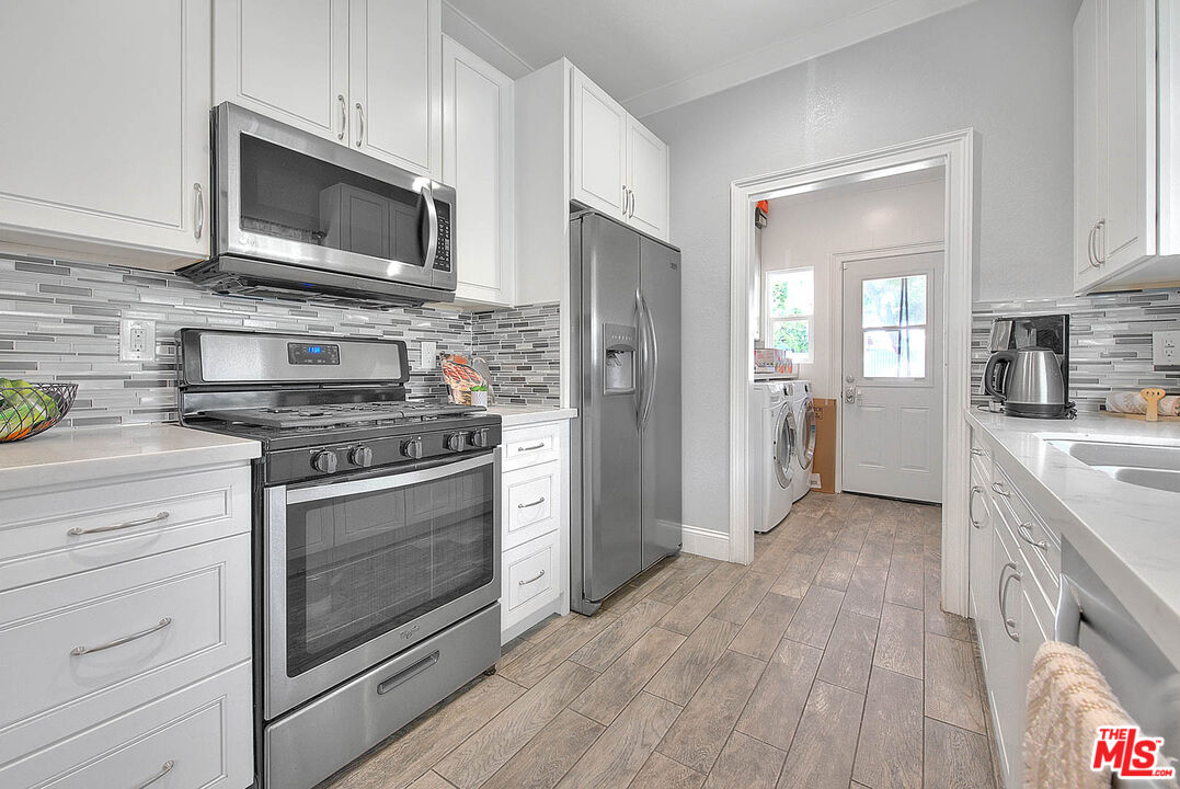 283 W Howard St