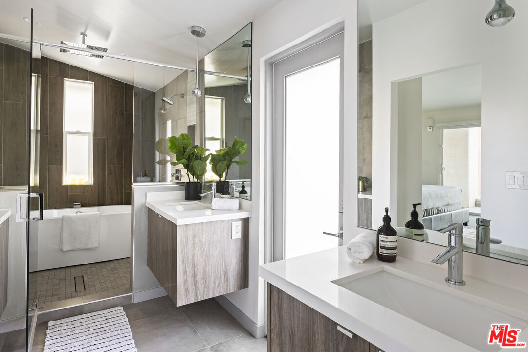 2393 N San Clemente Rd