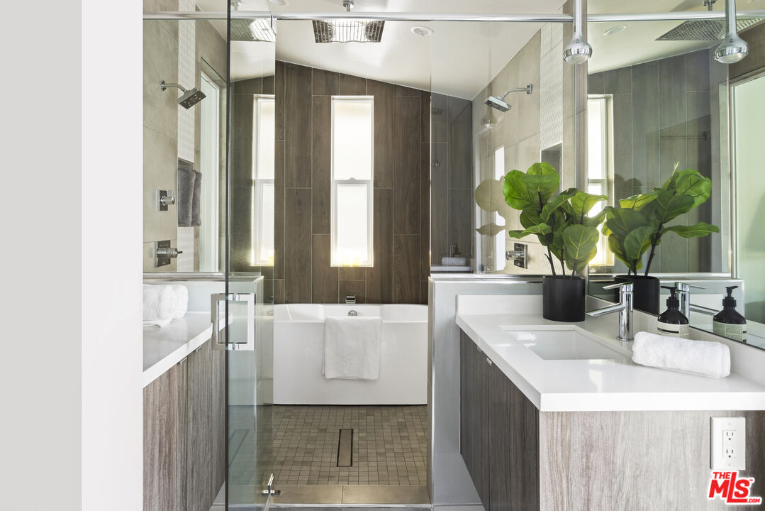 2393 N San Clemente Rd