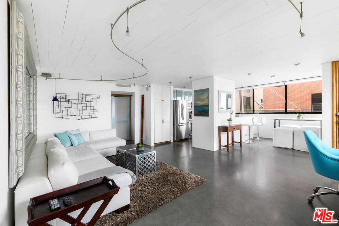 6209 Pacific Ave Unit: 104