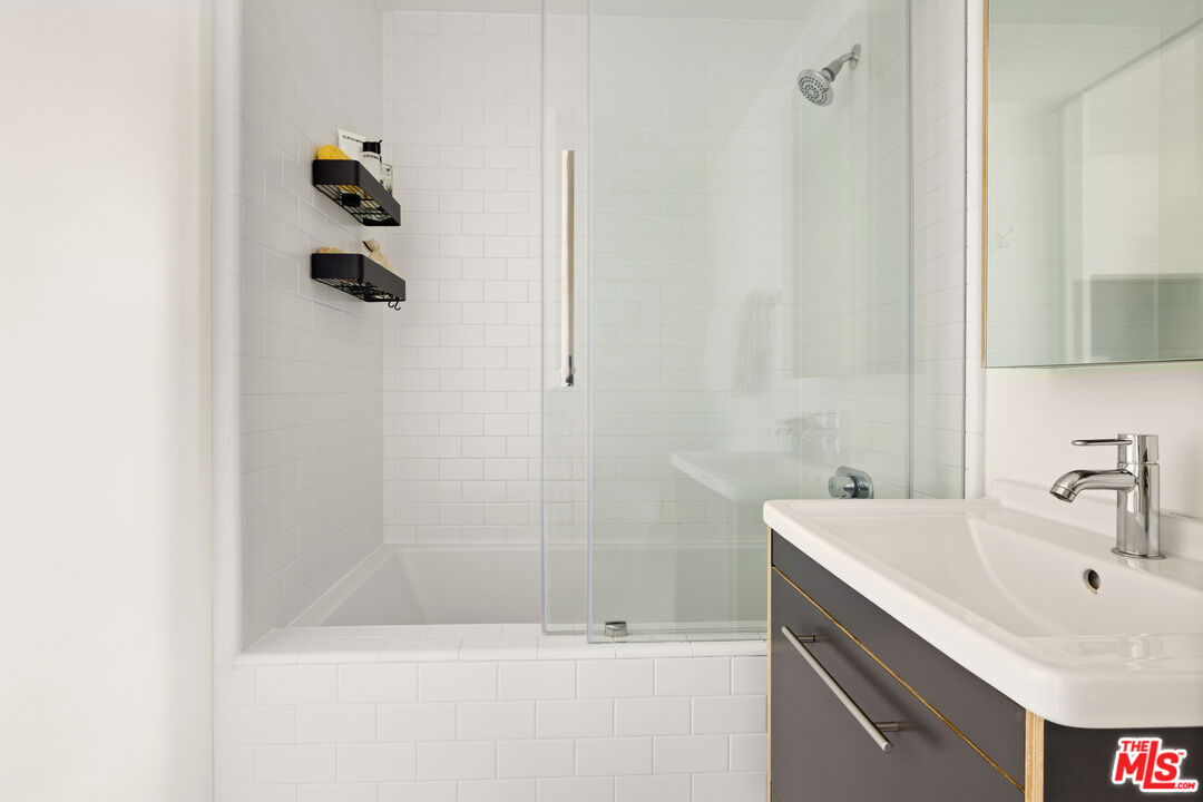 1322 N Detroit St Unit: 3