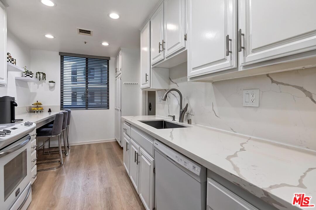 2131 Century Park Ln Unit: 314