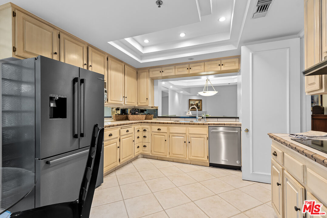 2122 Century Park Ln Unit: 411