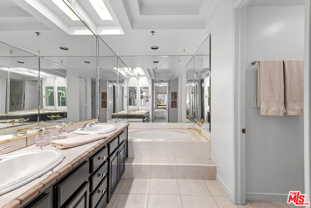 2122 Century Park Ln Unit: 411