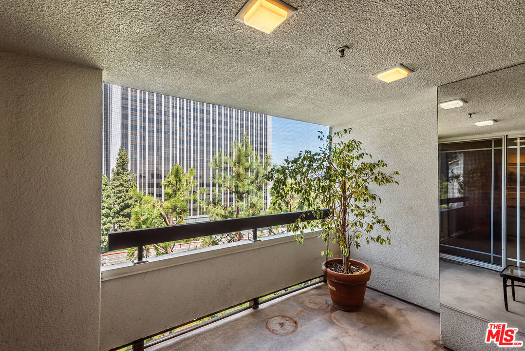 2122 Century Park Ln Unit: 411