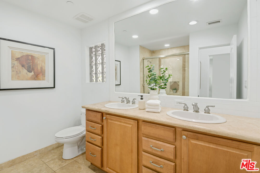 2005 Carnegie Ln Unit: A