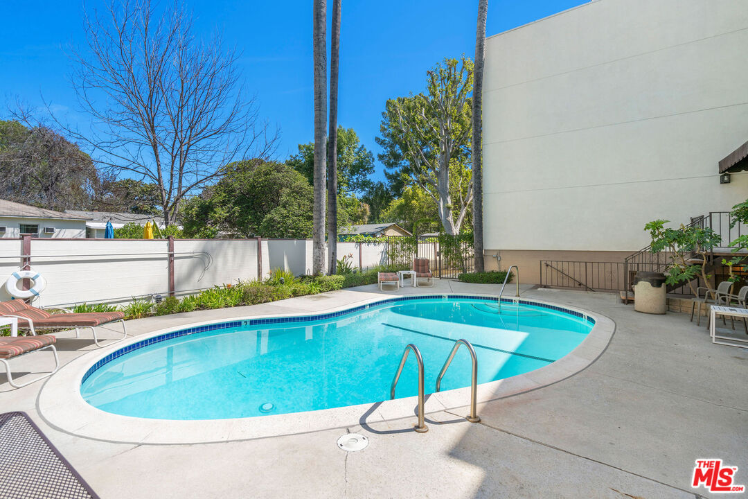 12801 Moorpark St Unit: 116