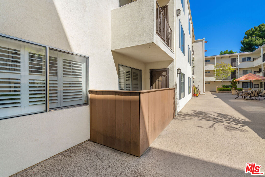 12801 Moorpark St Unit: 116